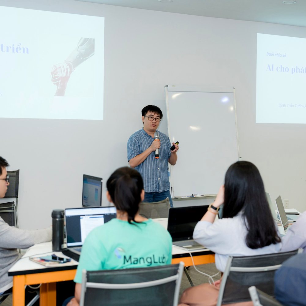 Buổi chia sẻ AI cho phát triển với học viên